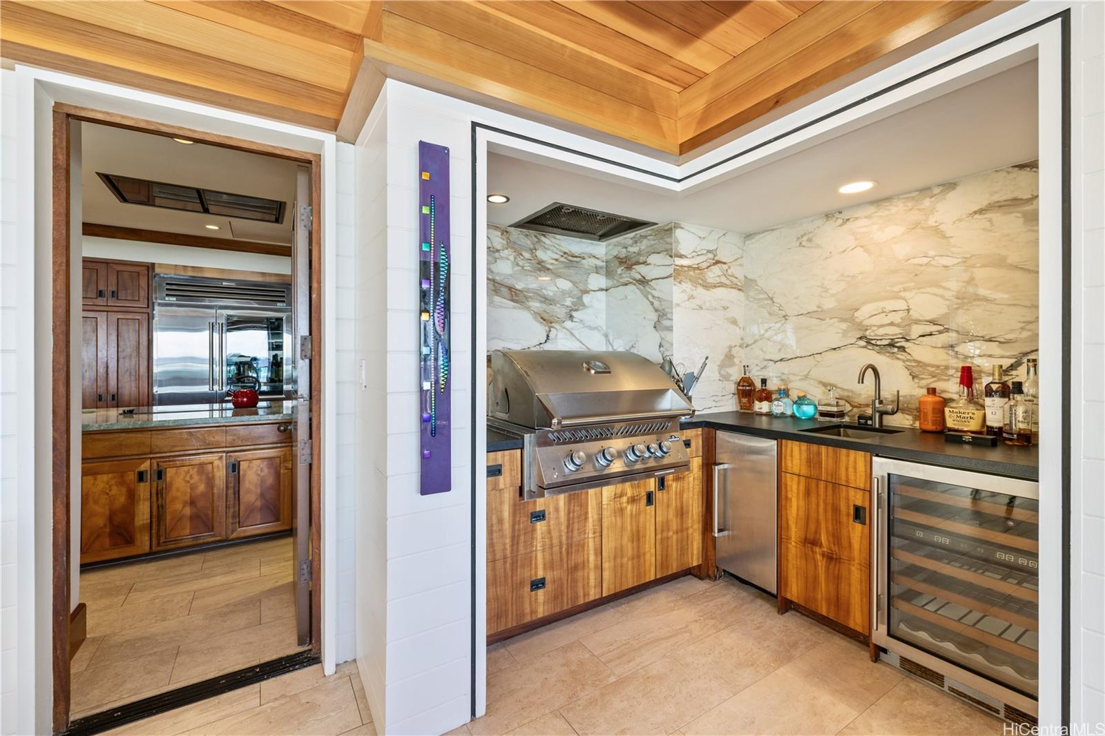 3165 Diamond Head Road, Unit 4 Honolulu, HI 96815 - Photo 8 of 25 a view of a living room