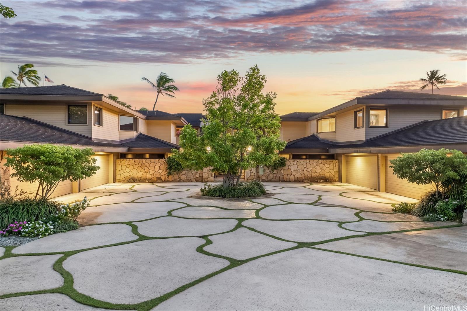 3165 Diamond Head Road, Unit 4 Honolulu, HI 96815 - Photo 10 of 25 a view of a white house with a yard and table and chairs under an umbrella