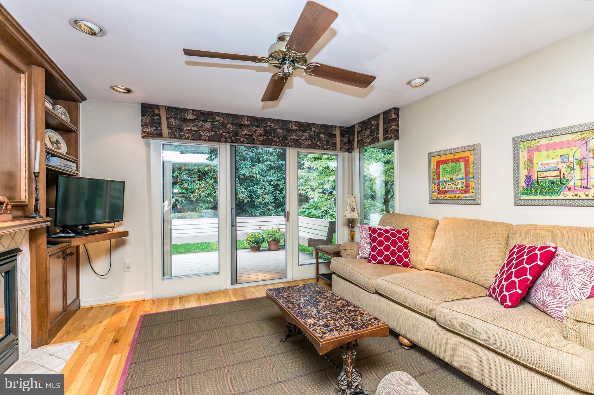 913 Army Road Baltimore, MD 21204 - Photo 11 of 29 Family Room