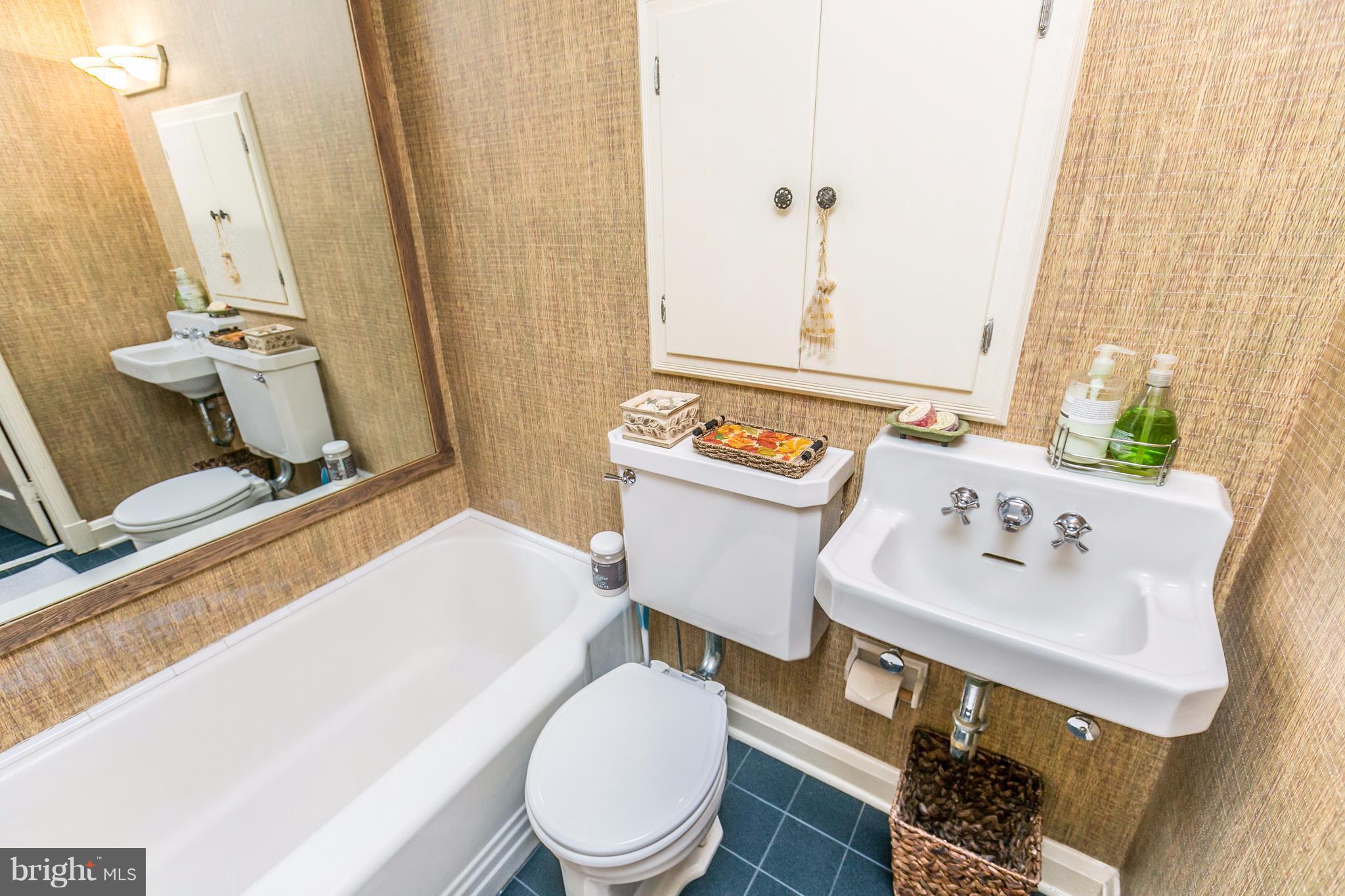 913 Army Road Baltimore, MD 21204 - Photo 20 of 29 Bath above garage