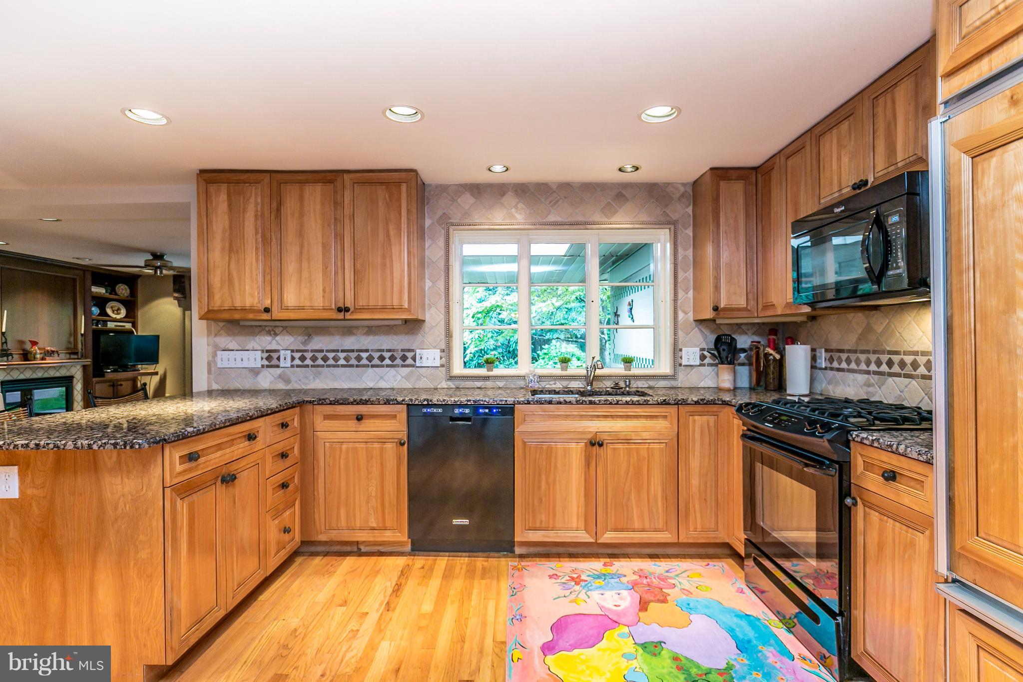 913 Army Road Baltimore, MD 21204 - Photo 6 of 29 Kitchen
