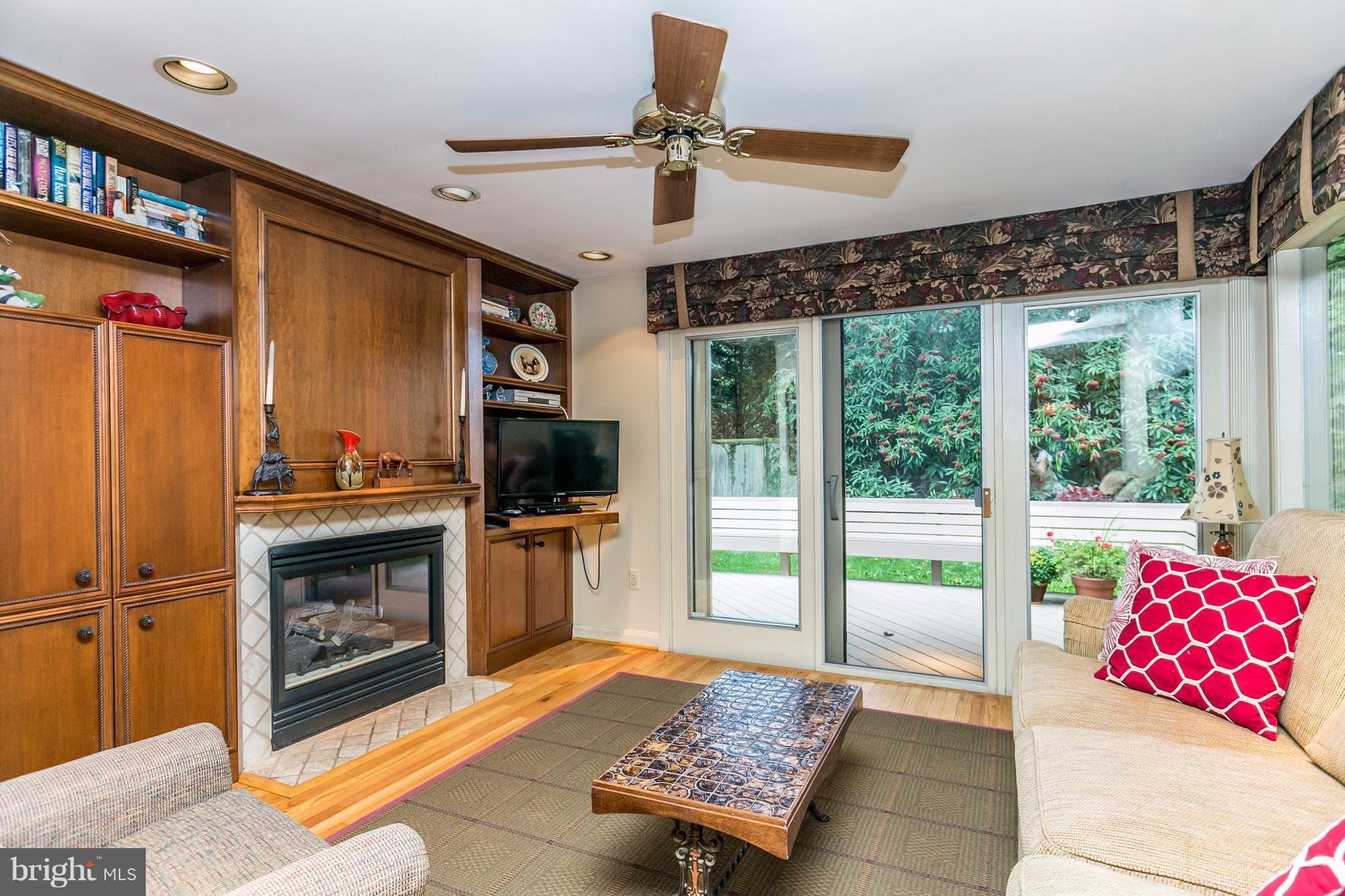 913 Army Road Baltimore, MD 21204 - Photo 10 of 29 Family Room