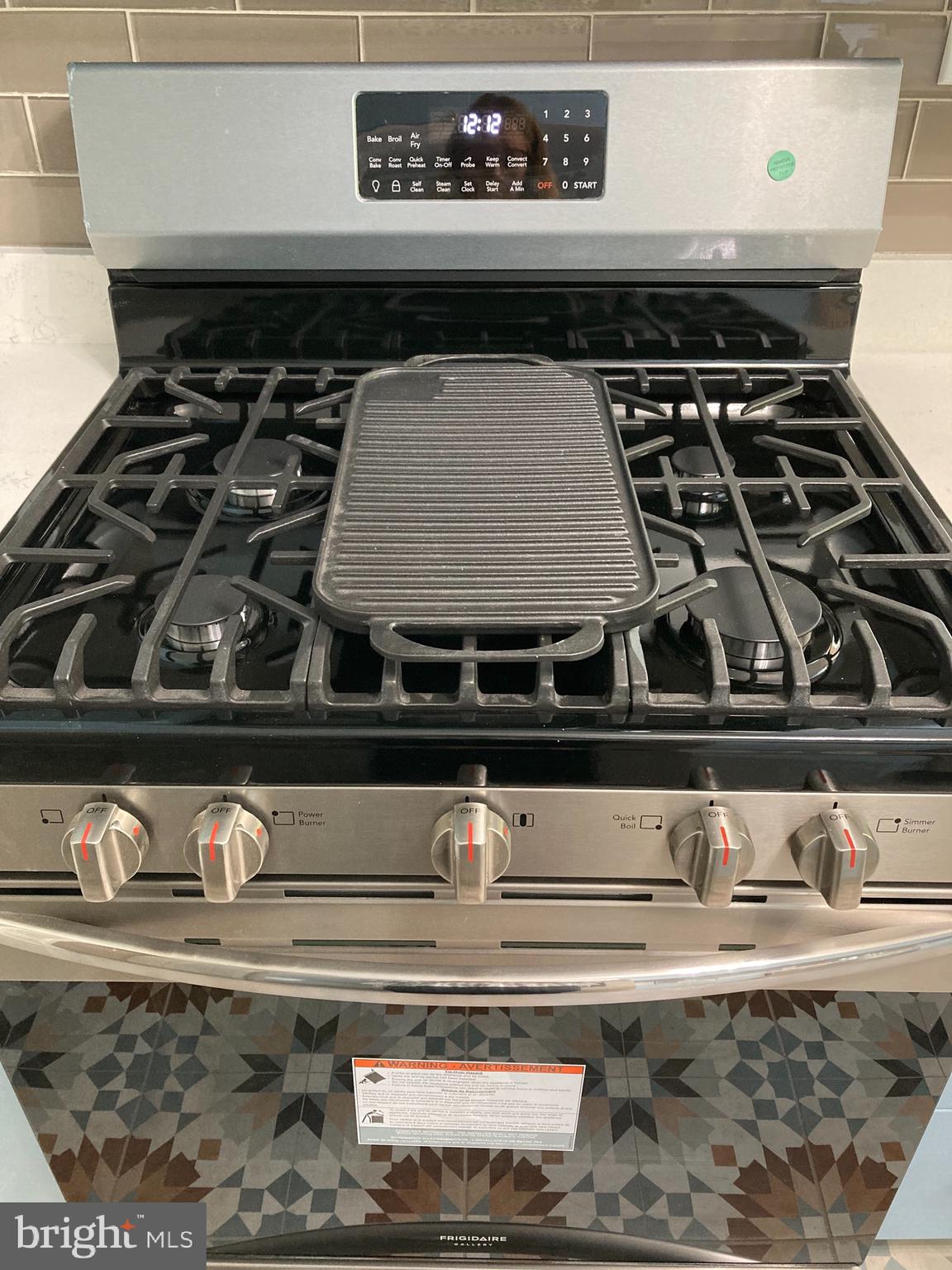 1653 Mussula Road Towson, MD 21286 - Photo 19 of 60 New stainless stove with air fryer feature