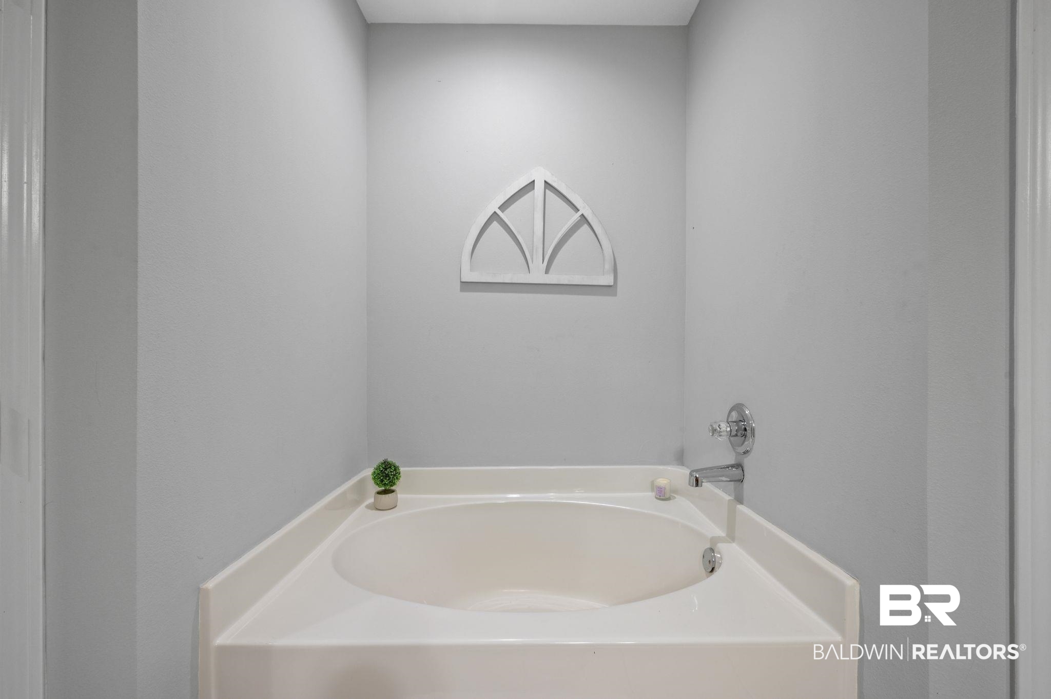 9539 Lakeview Road Bay Minette, AL 36507 - Photo 17 of 45 Bathroom with a bathing tub