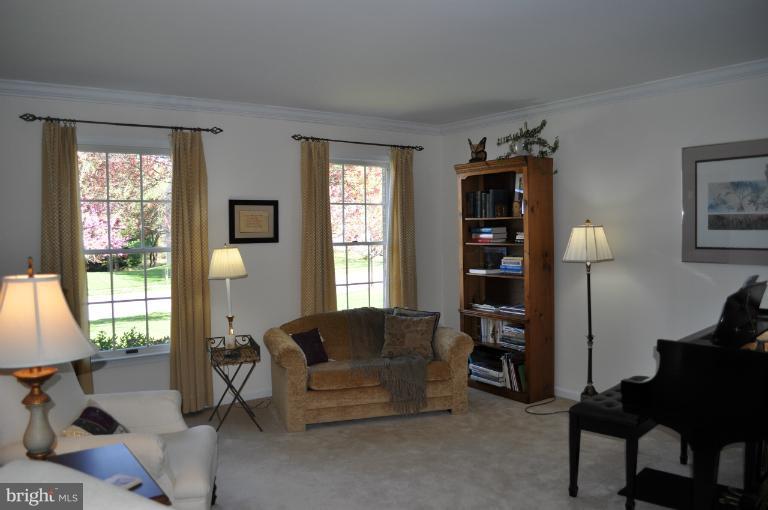 2680 Thornbrook Road Ellicott City, MD 21042 - Photo 15 of 20 Living Room