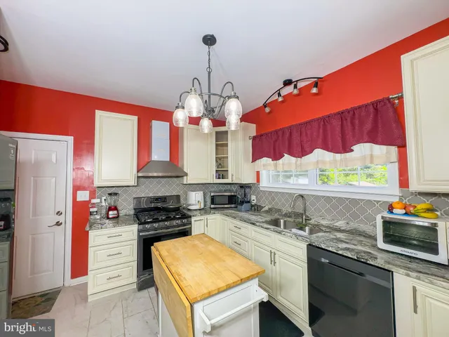 $699,000 | 7403 Hawthorne Street, Landover, MD 20785