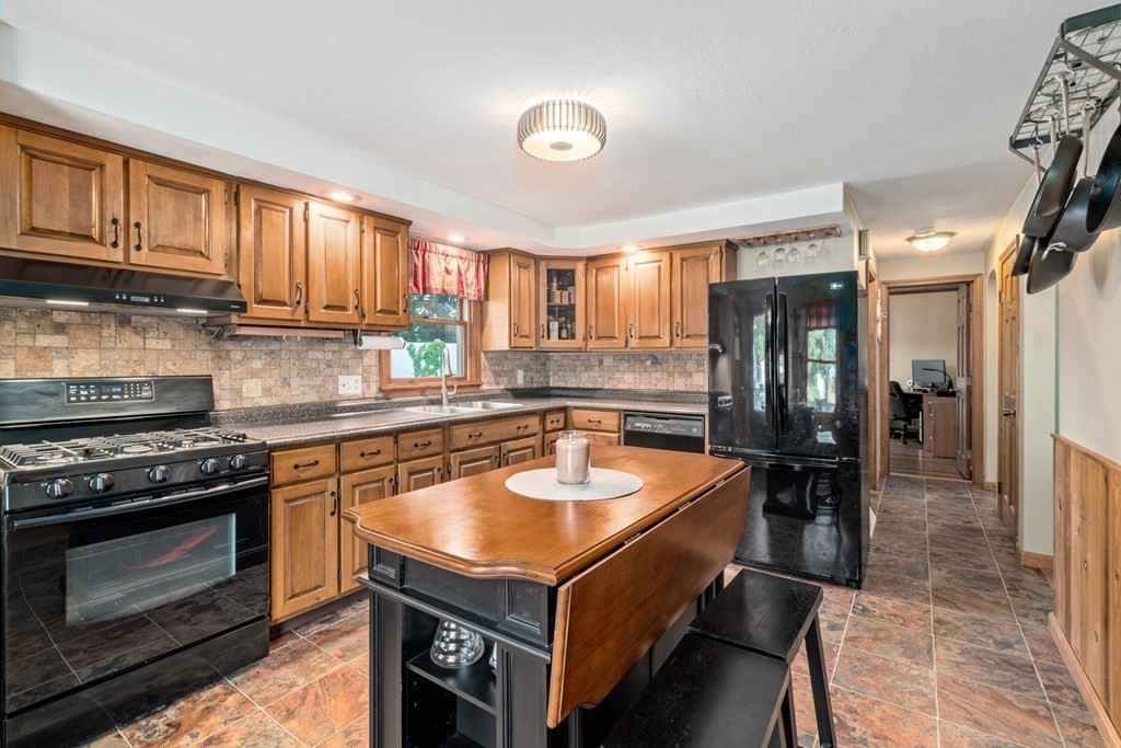 2 Arakelian Drive Billerica, MA 01821 - Photo 16 of 31