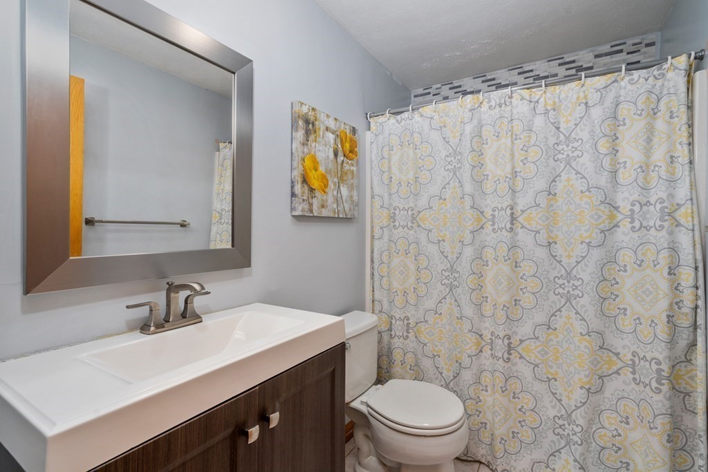 2 Arakelian Drive Billerica, MA 01821 - Photo 7 of 31