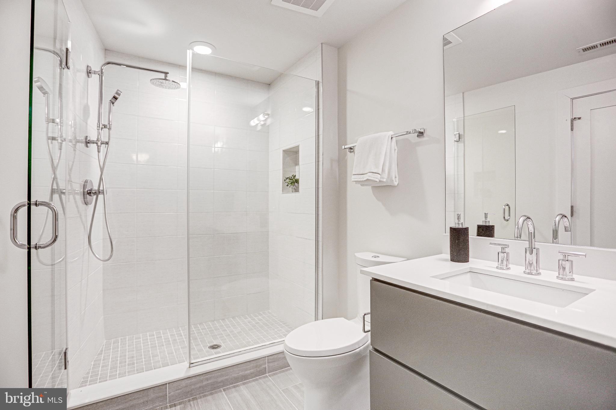 2337 Champlain Street Northwest, Unit 106 Washington, DC 20009 - Photo 16 of 33