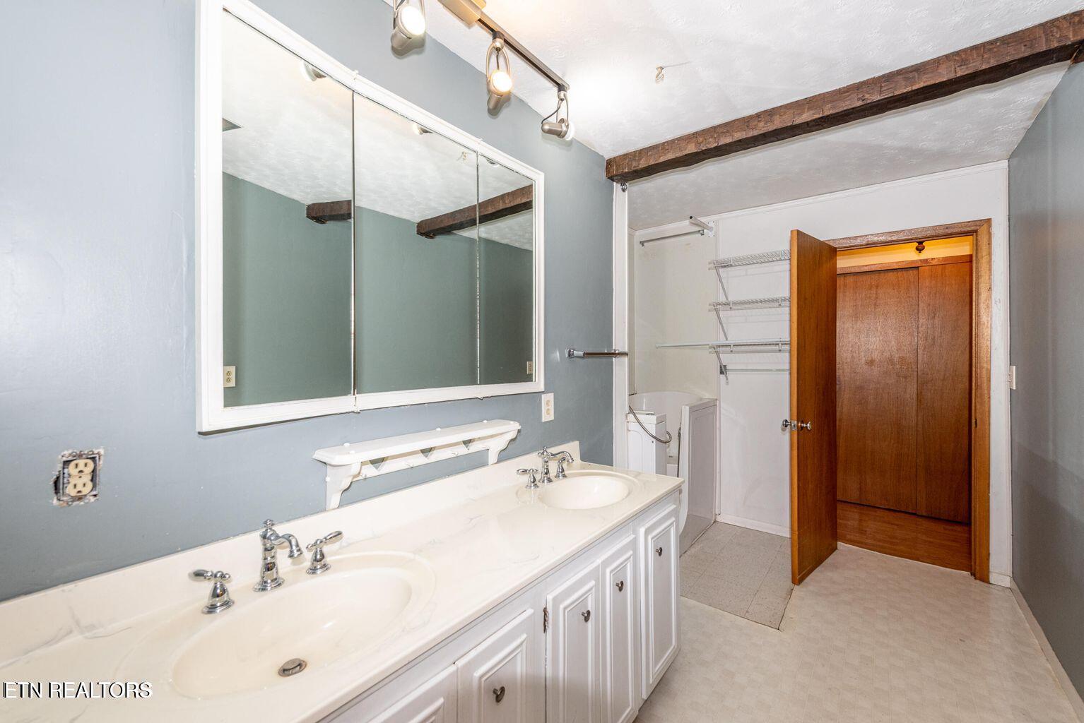 4321-4315 Old Niles Ferry Road Maryville, TN 37801 - Photo 29 of 59 Master Bath