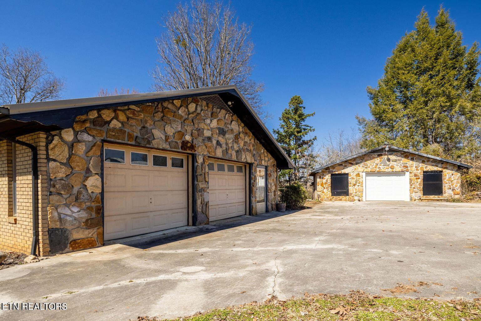 4321-4315 Old Niles Ferry Road Maryville, TN 37801 - Photo 36 of 59 Attached Garage on Main