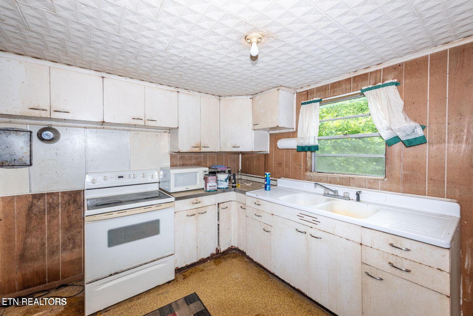 4321-4315 Old Niles Ferry Road Maryville, TN 37801 - Photo 47 of 59 Farmhouse Kitchen