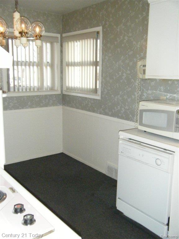 19386 Rensellor Street Livonia, MI 48152 - Photo 8 of 25 Dishwasher & Micro