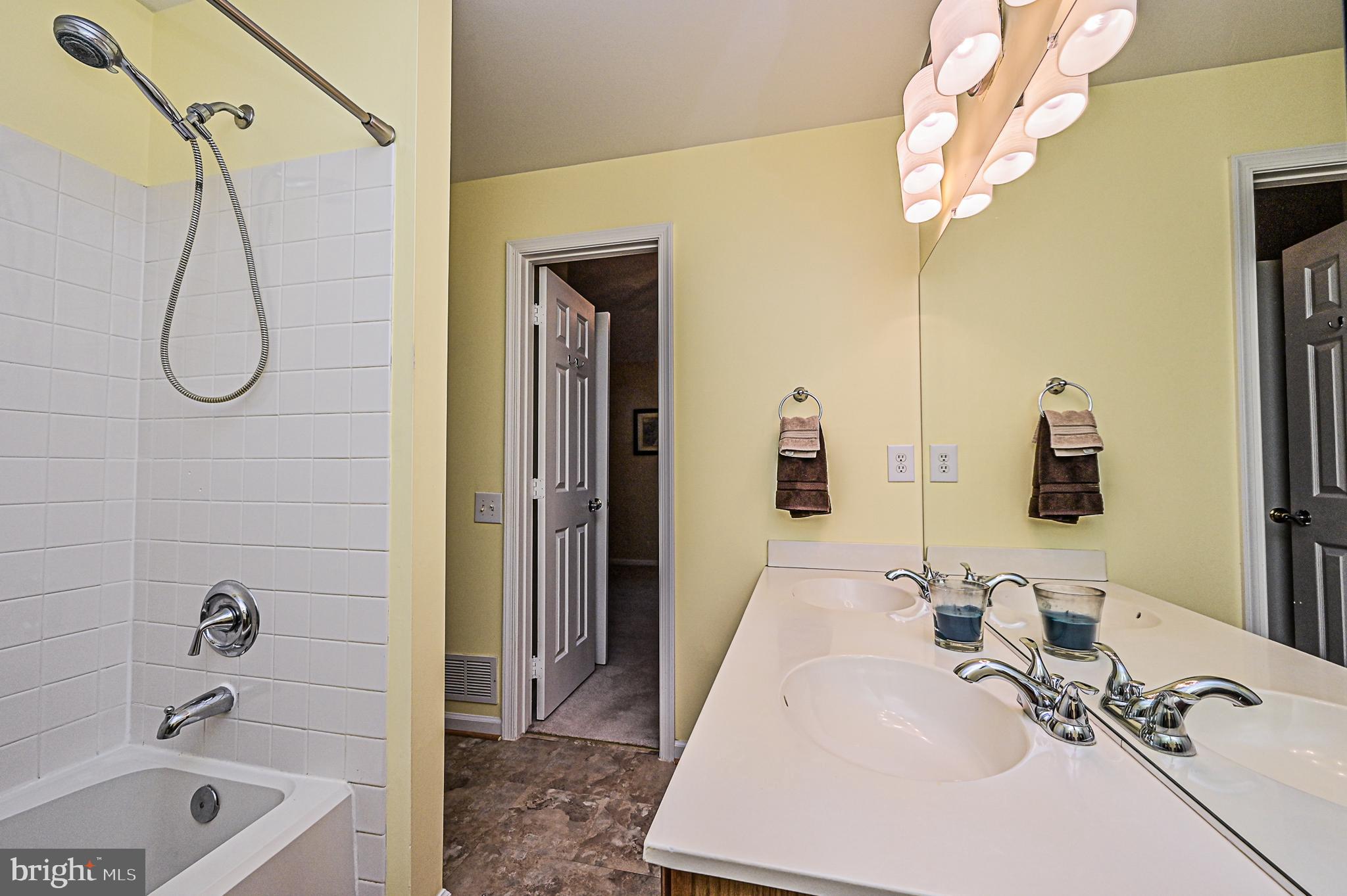 11197 Rienzi Place, Unit 201 Manassas, VA 20109 - Photo 21 of 22 Upper Level Full Bath
