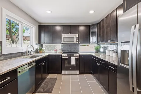 $750,000 | 4850 West 64th Street, Edina, MN 55435