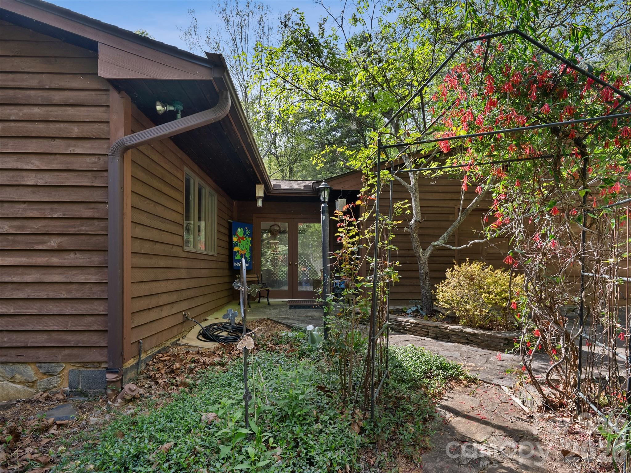 120 Carter Cove Road Asheville, NC 28804 - Photo 2 of 47
