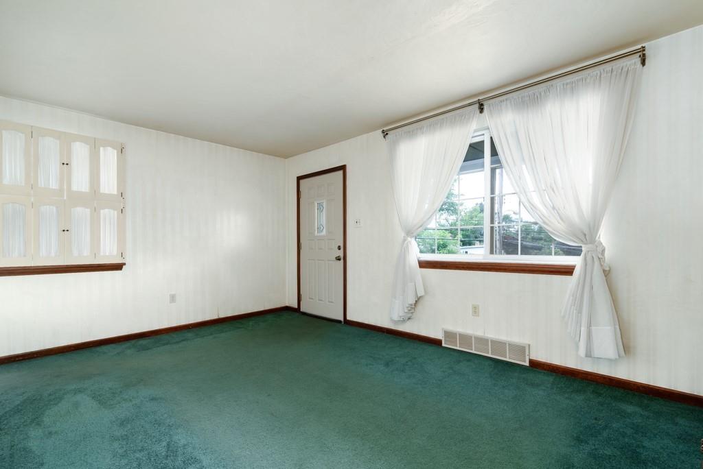 181 Gass Road Pittsburgh, PA 15229 - Photo 8 of 19 Gallery Image 8