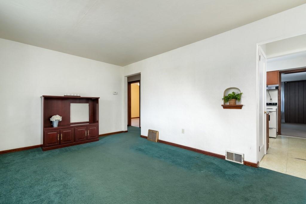 181 Gass Road Pittsburgh, PA 15229 - Photo 10 of 19 Gallery Image 10