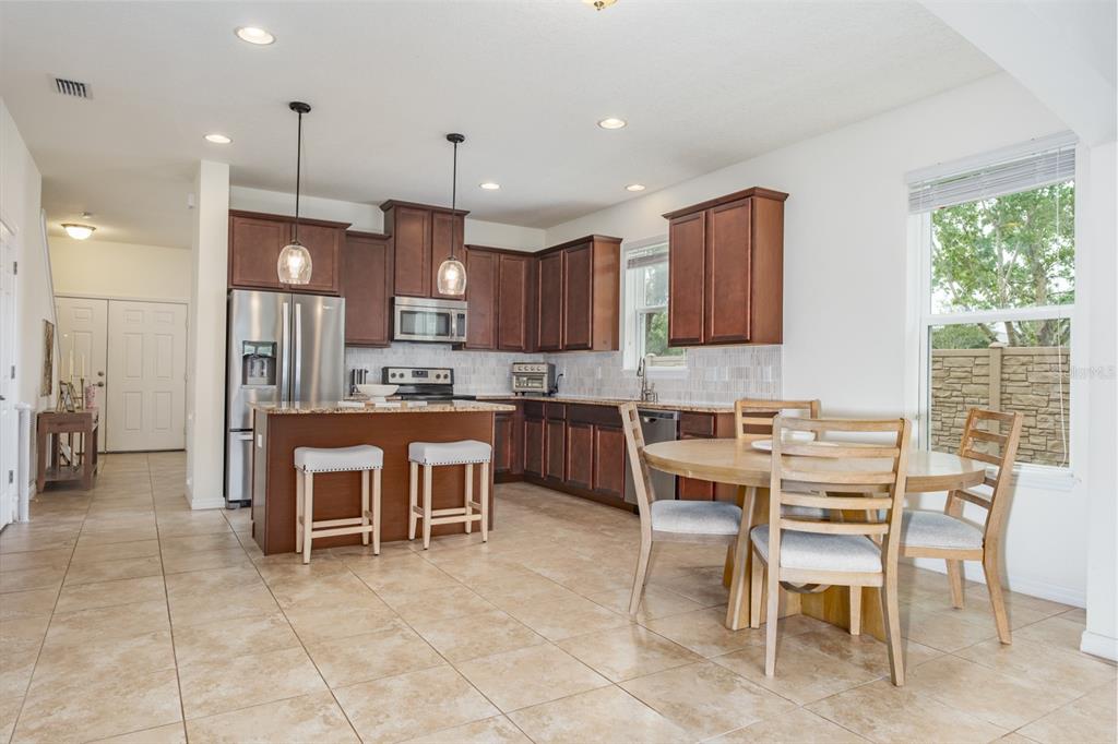 1653 Nature View Drive Lutz, FL 33558 - Photo 15 of 95