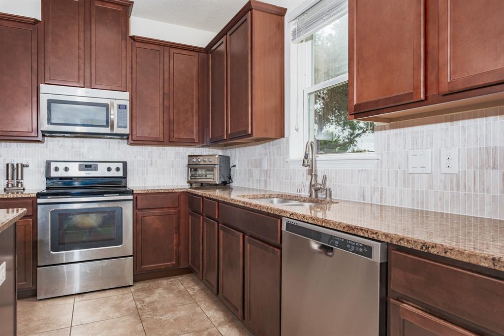 1653 Nature View Drive Lutz, FL 33558 - Photo 19 of 95