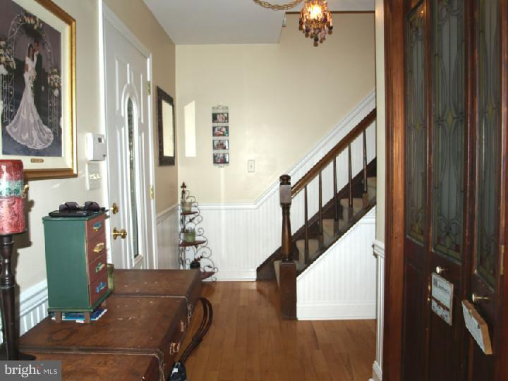 606 Flock Road Hamilton, NJ 08690 - Photo 2 of 17 Foyer