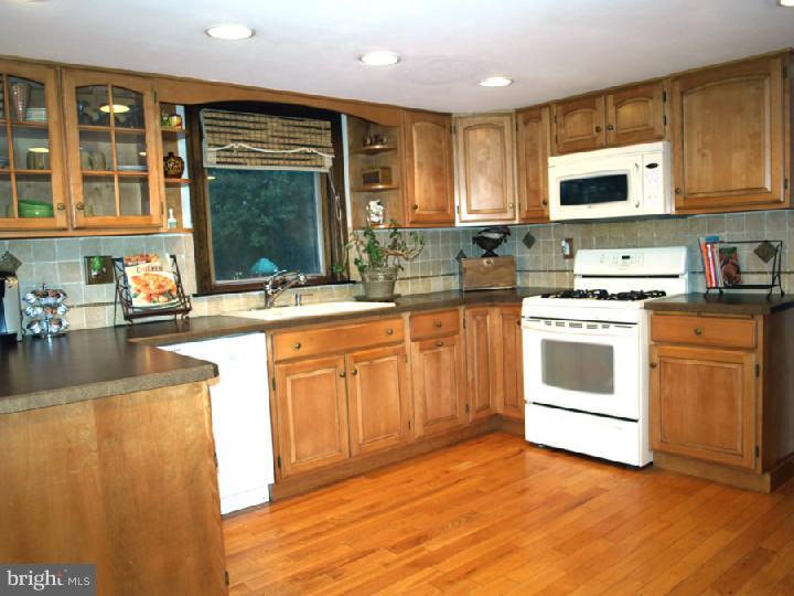 606 Flock Road Hamilton, NJ 08690 - Photo 4 of 17 Kitchen