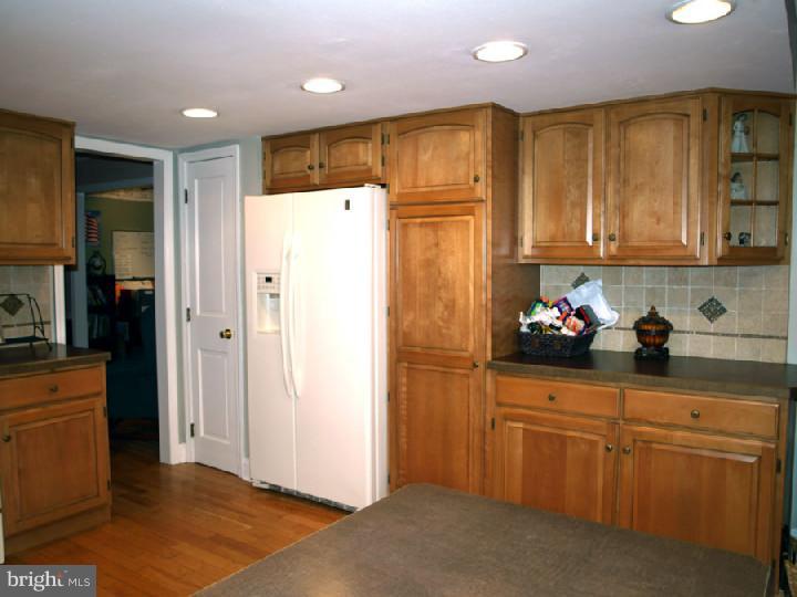 606 Flock Road Hamilton, NJ 08690 - Photo 5 of 17 Kitchen