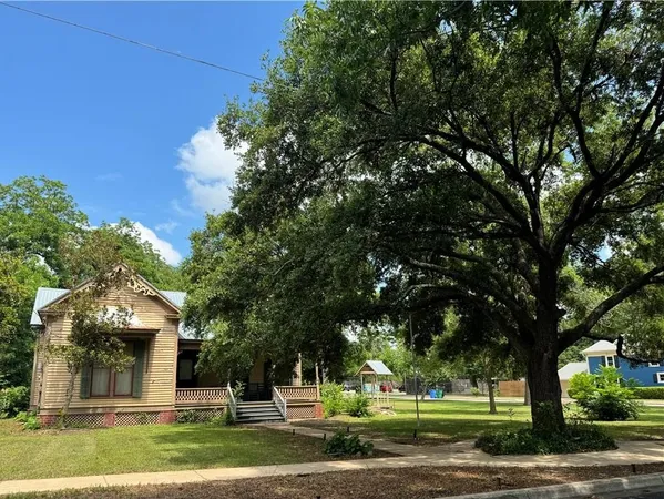 $399,900 | 1303 Pecan Street, Bastrop, TX 78602