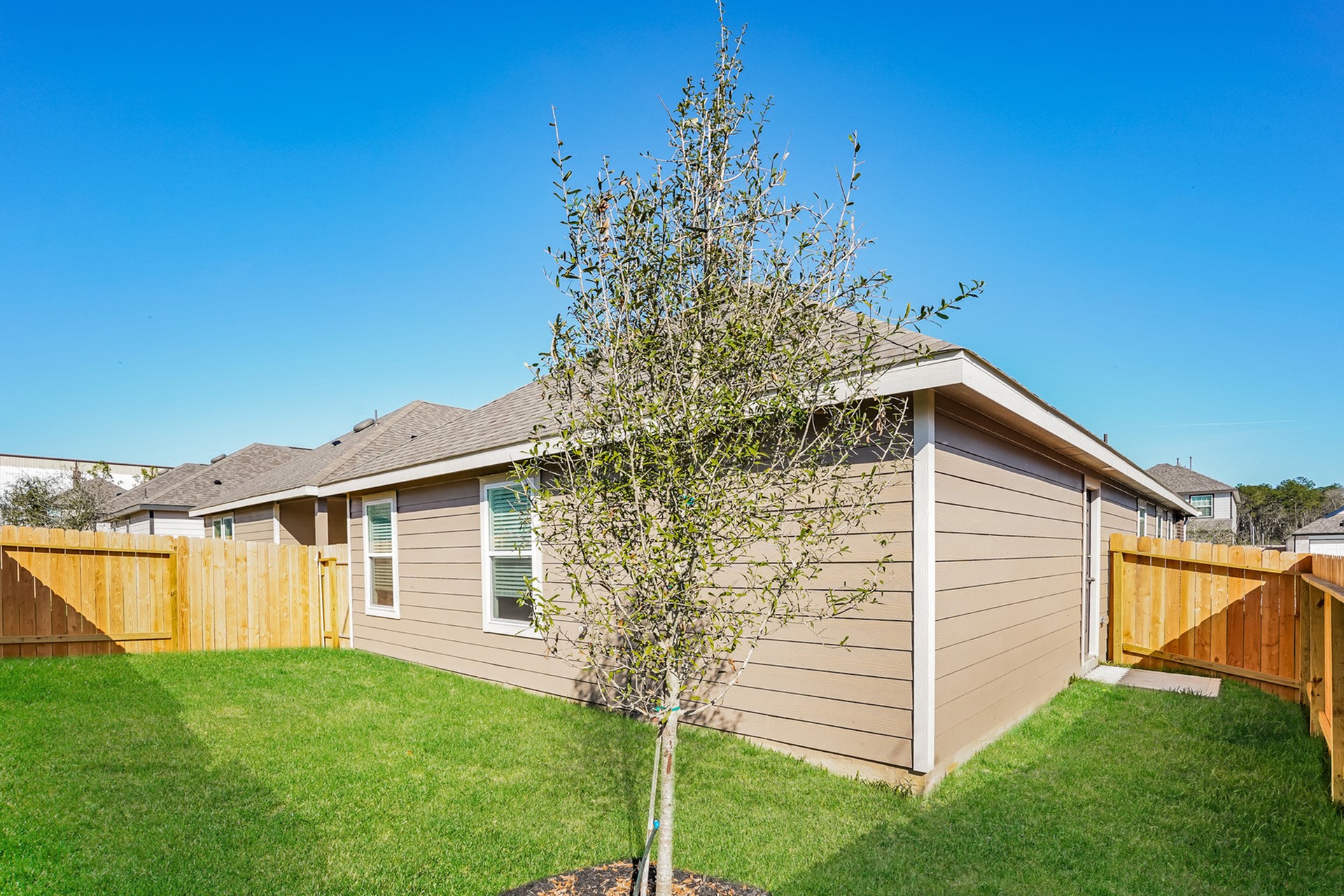 2816 Briggs Drive Conroe, TX 77301 - Photo 2 of 18