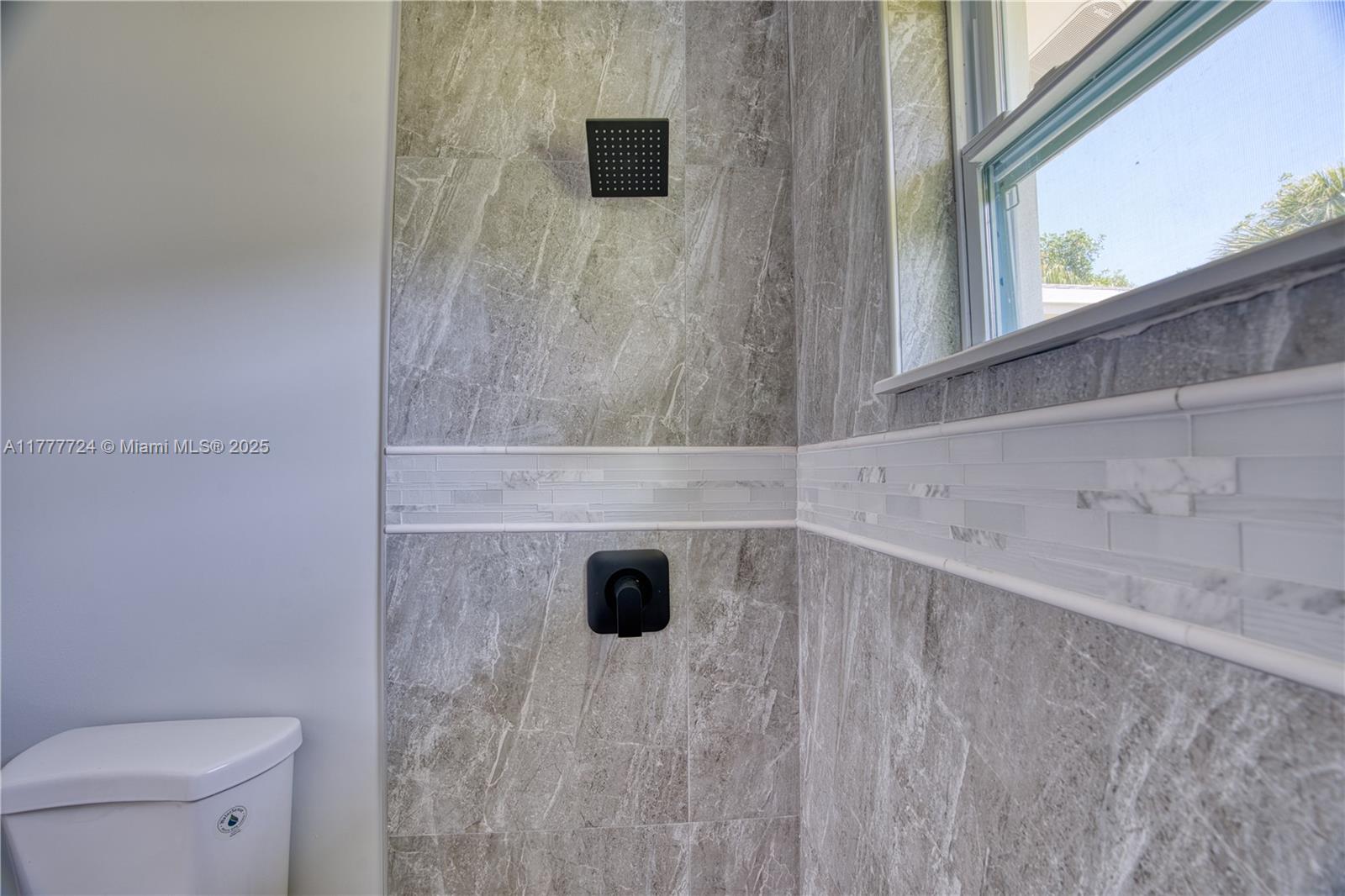 697 Pawnee Street Jupiter, FL 33458 - Photo 25 of 46 a view of bathroom
