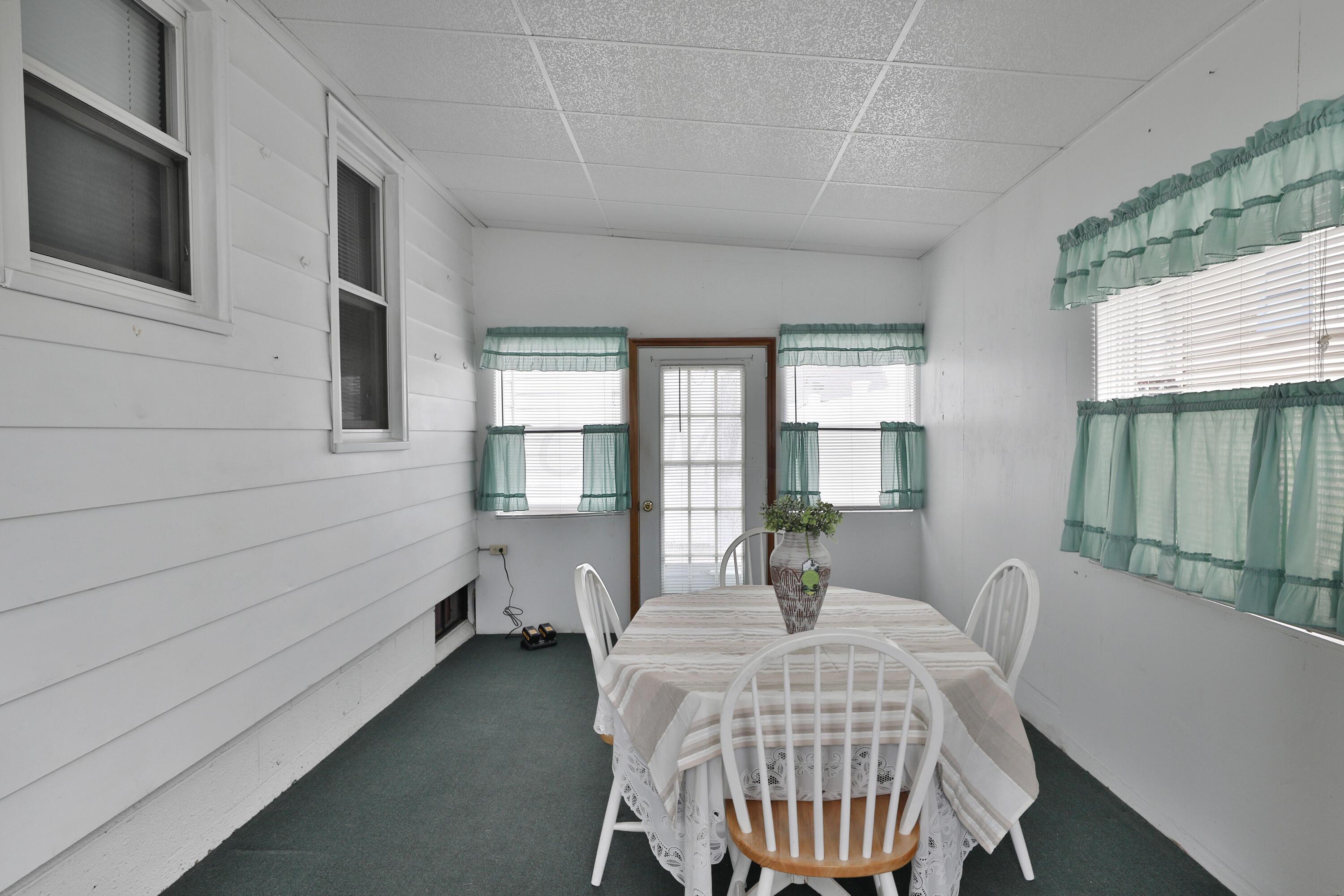 645 Morse Road Columbus, OH 43214 - Photo 34 of 41 Three Season Room