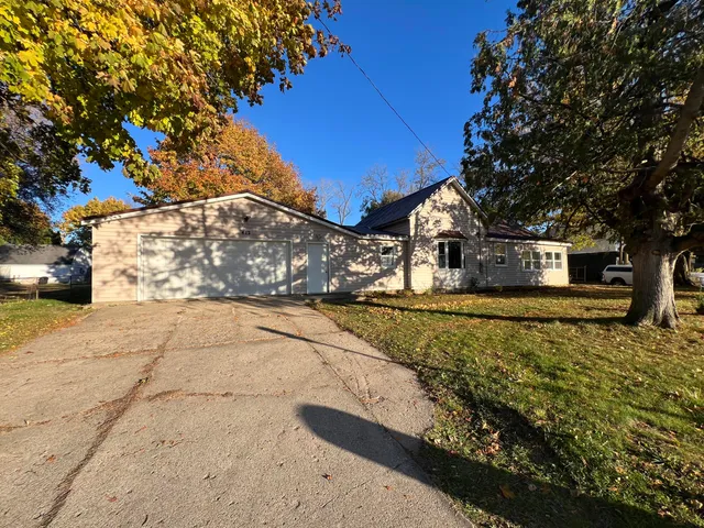 $269,900 | 412 North Darling Avenue, Fremont, MI 49412