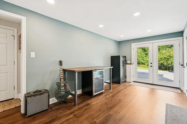 a view of livingroom with hardwood