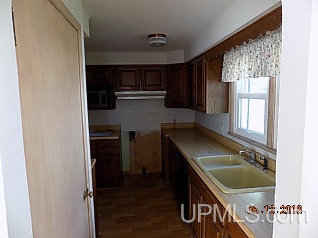 2002 Washington Street Ishpeming, MI 49849 - Photo 3 of 24