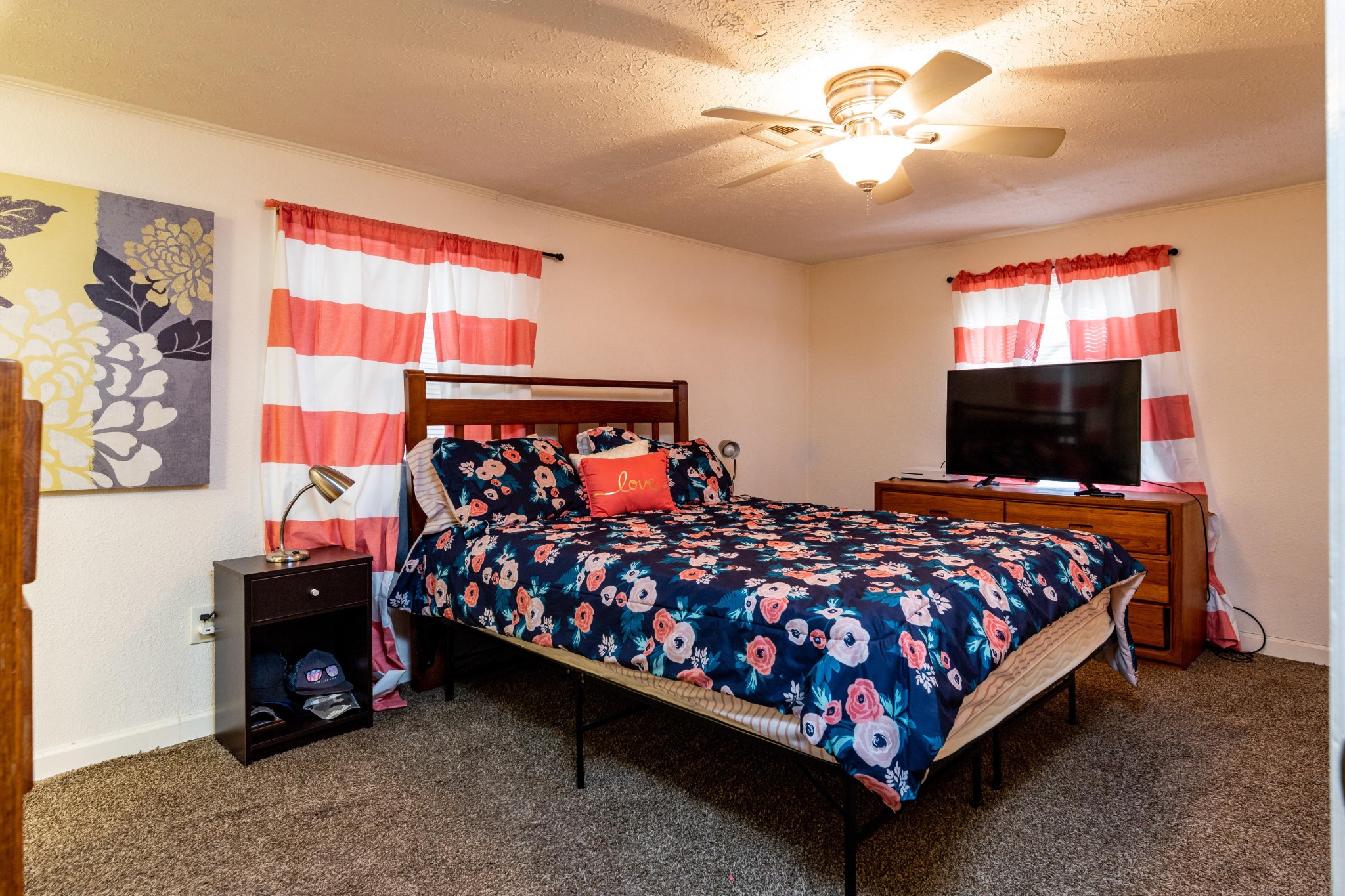 232 Pattie Gap Road Philadelphia, TN 37846 - Photo 21 of 31 a bedroom with bed and a flat screen tv