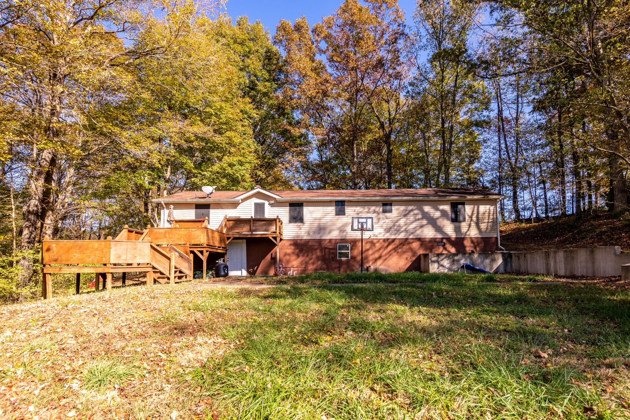 232 Pattie Gap Road Philadelphia, TN 37846 - Photo 27 of 31 front view of house with a yard