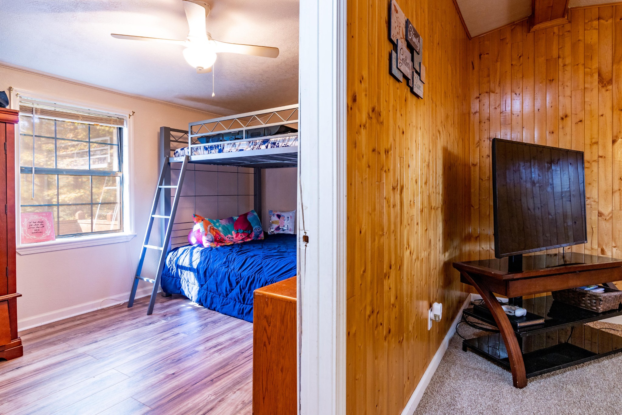 232 Pattie Gap Road Philadelphia, TN 37846 - Photo 9 of 31 a view of a hallway with wooden floor and windows