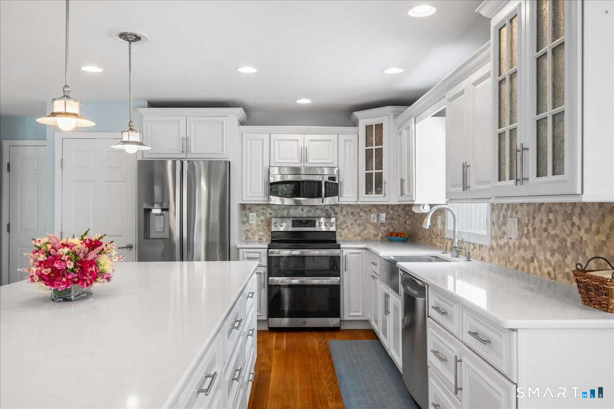 4 Sheffield Cove Road Old Saybrook, CT 06475 - Photo 9 of 40