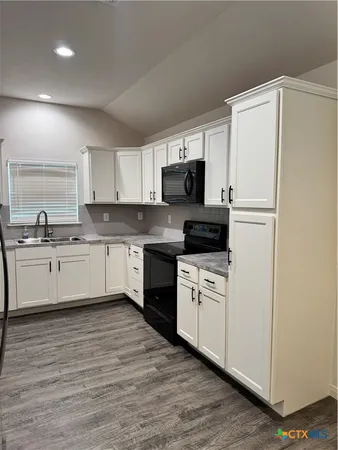 $2,500 | 909 2nd Street, Cuero, TX 77954