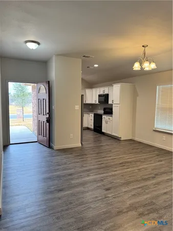 $2,500 | 909 2nd Street, Cuero, TX 77954