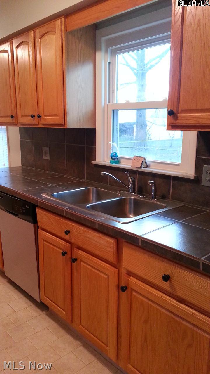5681 Faraday Road Cleveland, OH 44124 - Photo 9 of 25