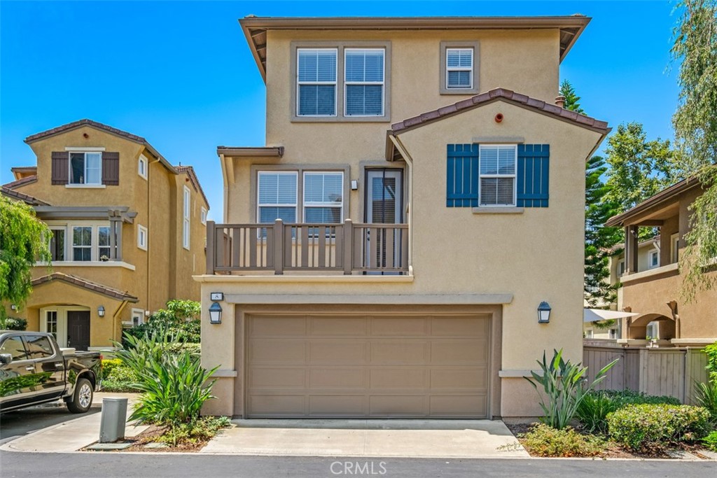 a front view of residential houses with yard
