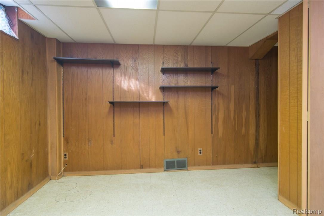 1729 South Commerce Road Walled Lake, MI 48390 - Photo 29 of 39 DSC_0033.jpg