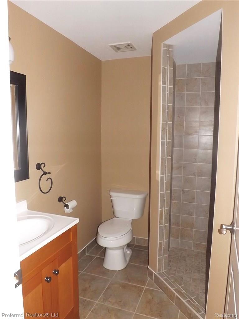 147 West Reed Lk Court Commerce Township, MI 48382 - Photo 35 of 46 Lower Level Full Bath