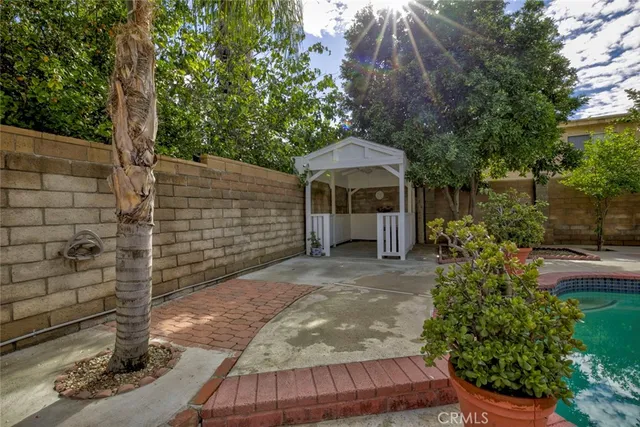 a view of a house with yard and tree s