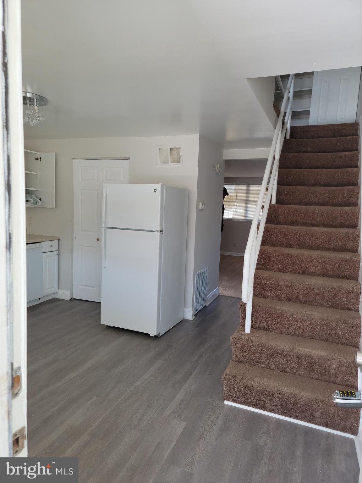 3127 Bero Road Baltimore, MD 21227 - Photo 3 of 18