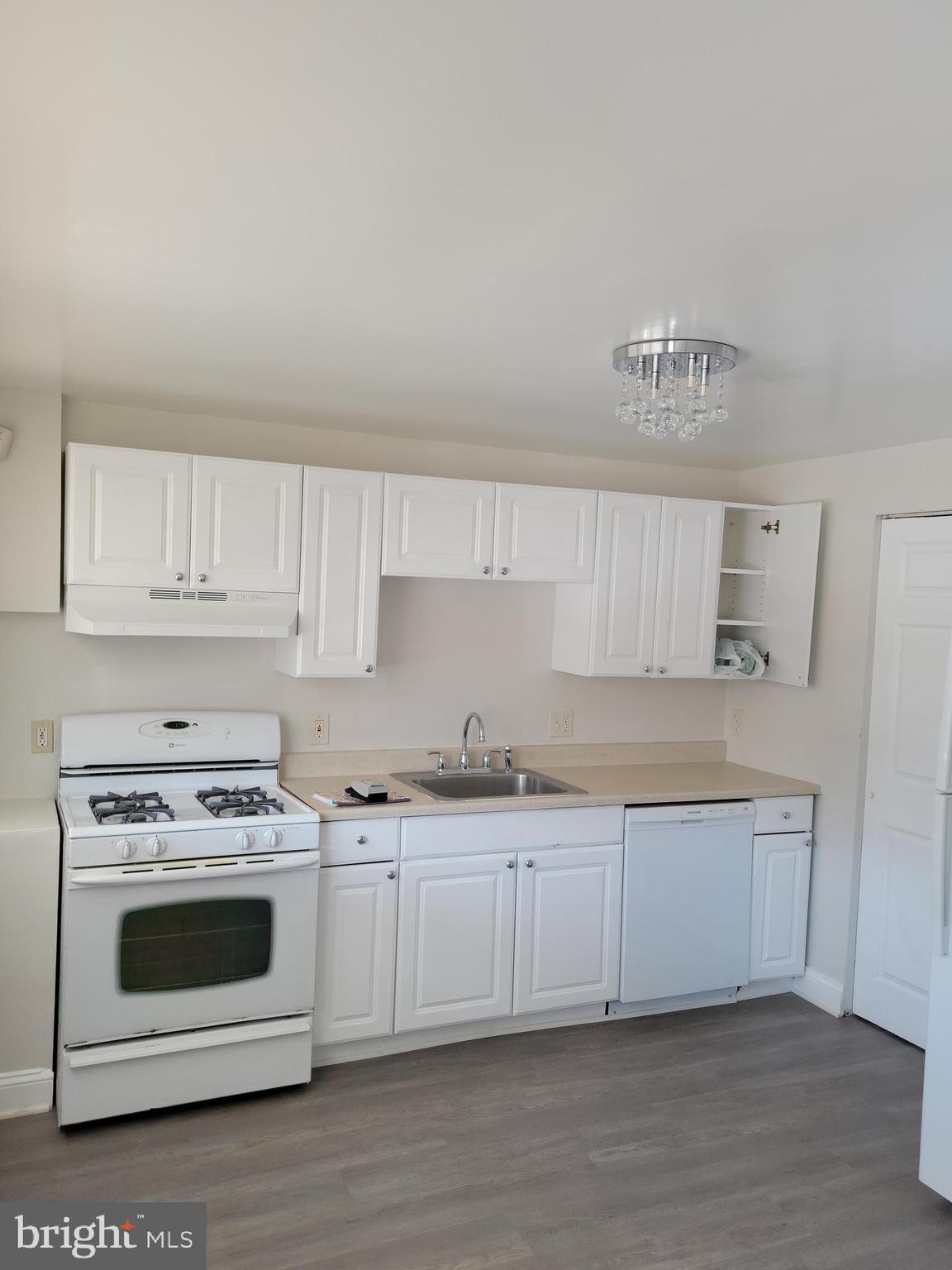 3127 Bero Road Baltimore, MD 21227 - Photo 5 of 18