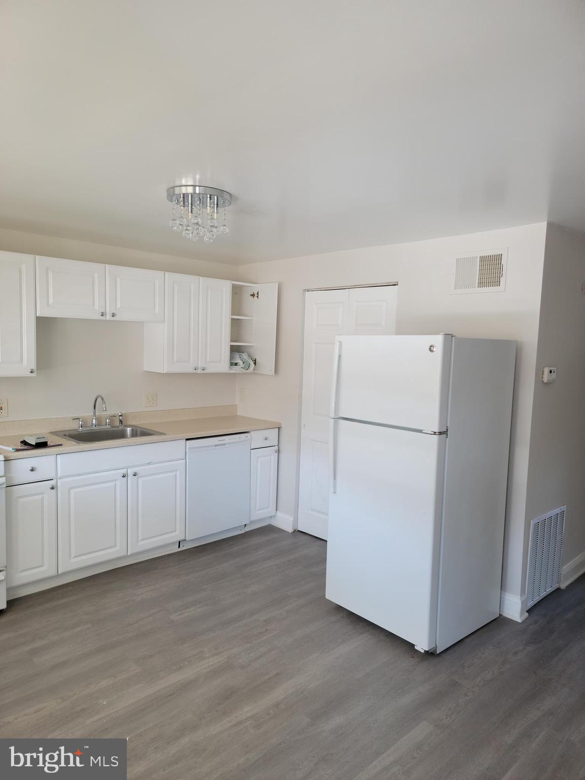3127 Bero Road Baltimore, MD 21227 - Photo 7 of 18