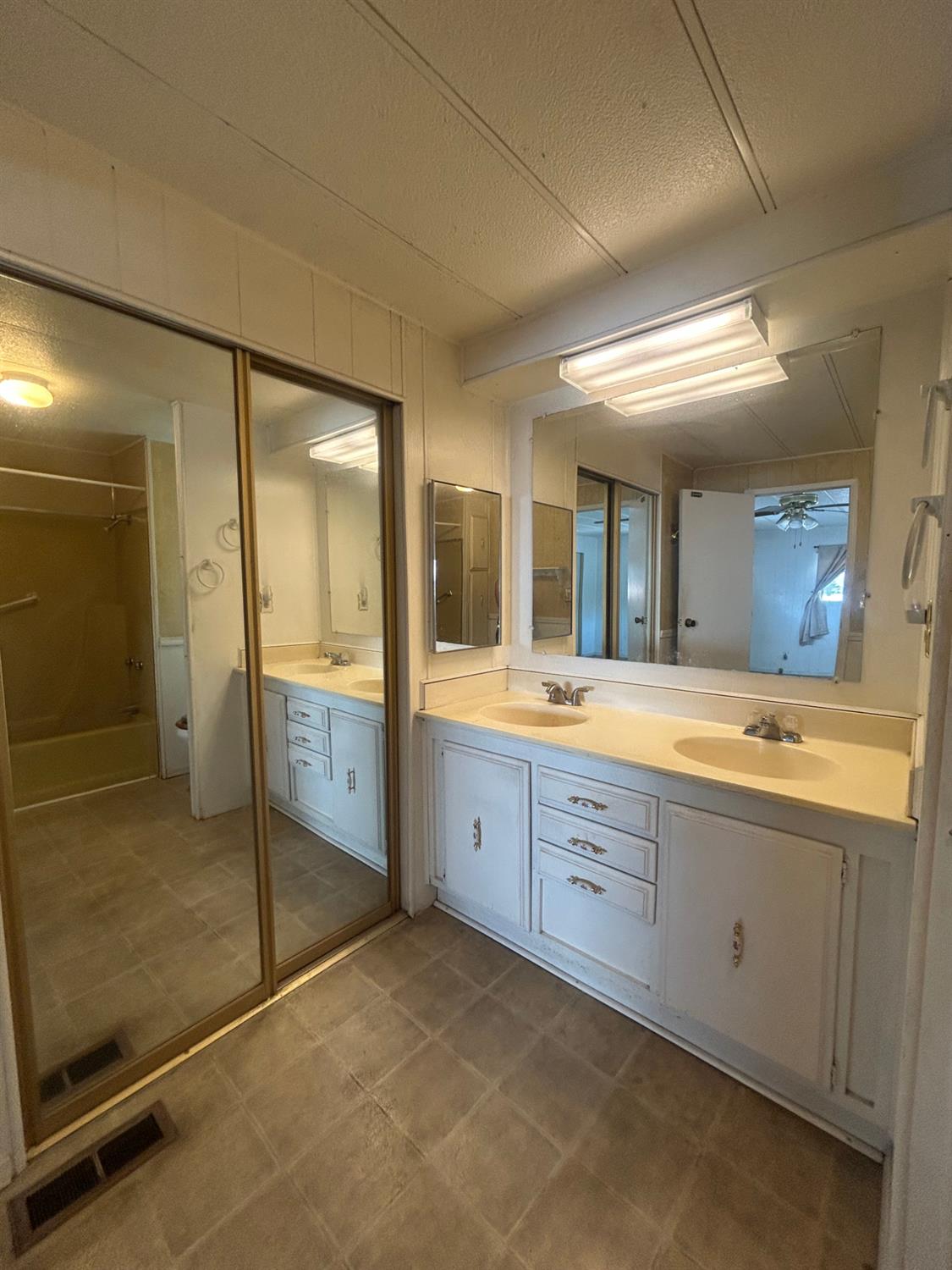 518 Lee Turlock, CA 95382 - Photo 12 of 31 Gallery Image 12