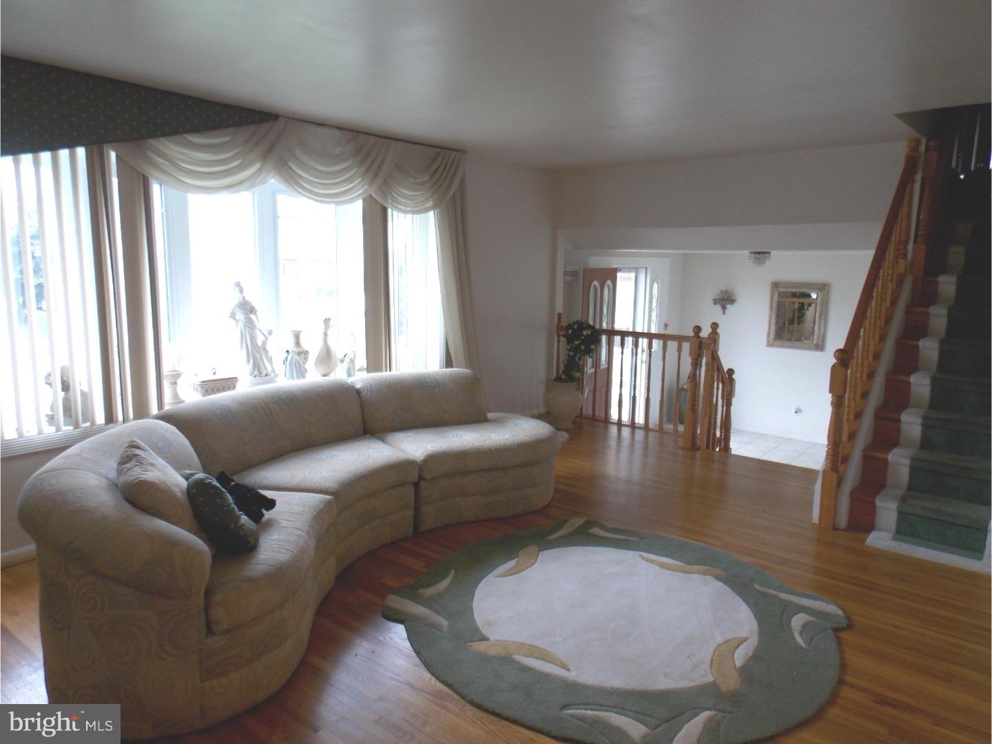 9739 Chapel Road Philadelphia, PA 19115 - Photo 4 of 15 Living Room